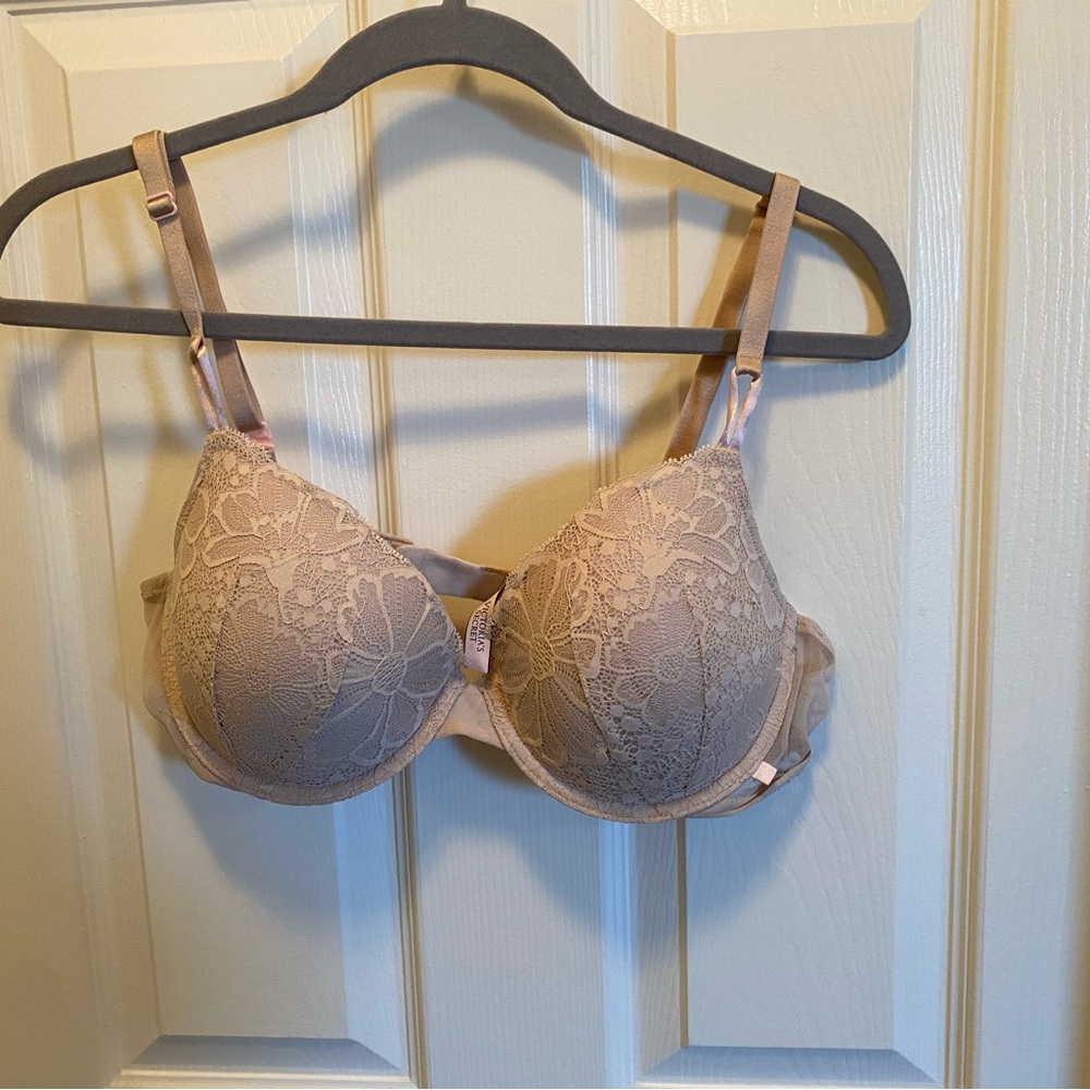 Victoria’s Secret Nude Lace Bra 38C